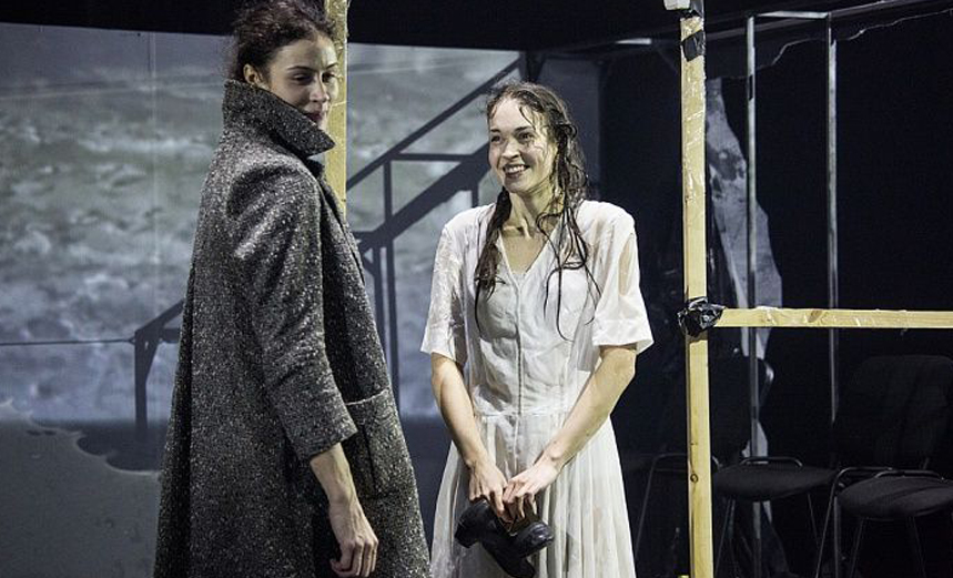 По ту сторону занавеса