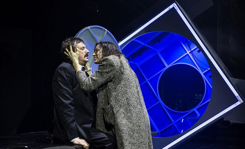 По ту сторону занавеса