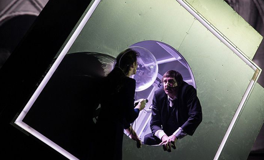 По ту сторону занавеса