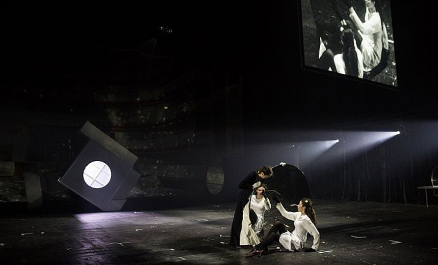 По ту сторону занавеса