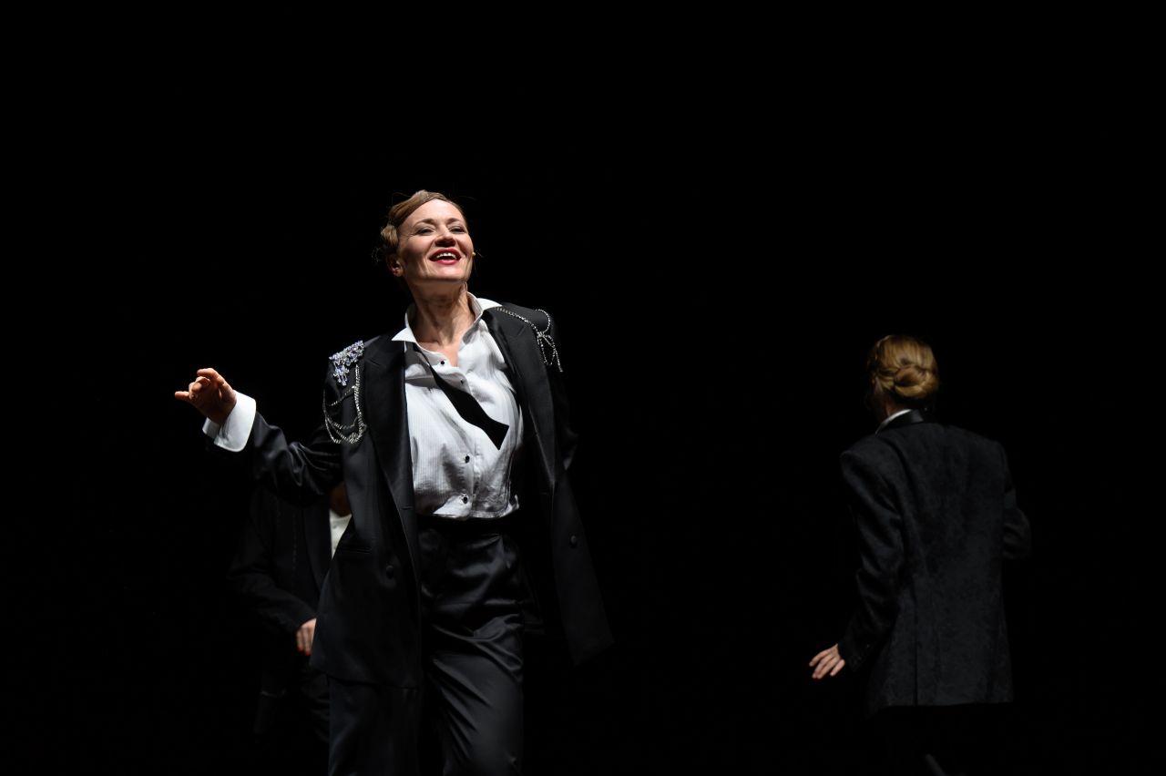 8 разгневанных женщин